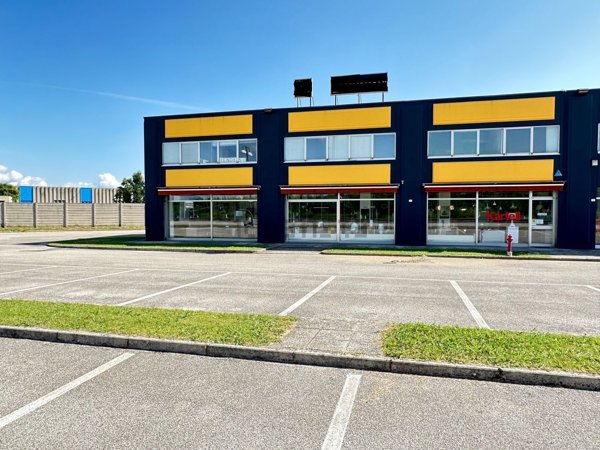 locale di sgombero in vendita a Tavagnacco