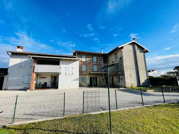 casa indipendente in vendita a Tavagnacco in zona Adegliacco