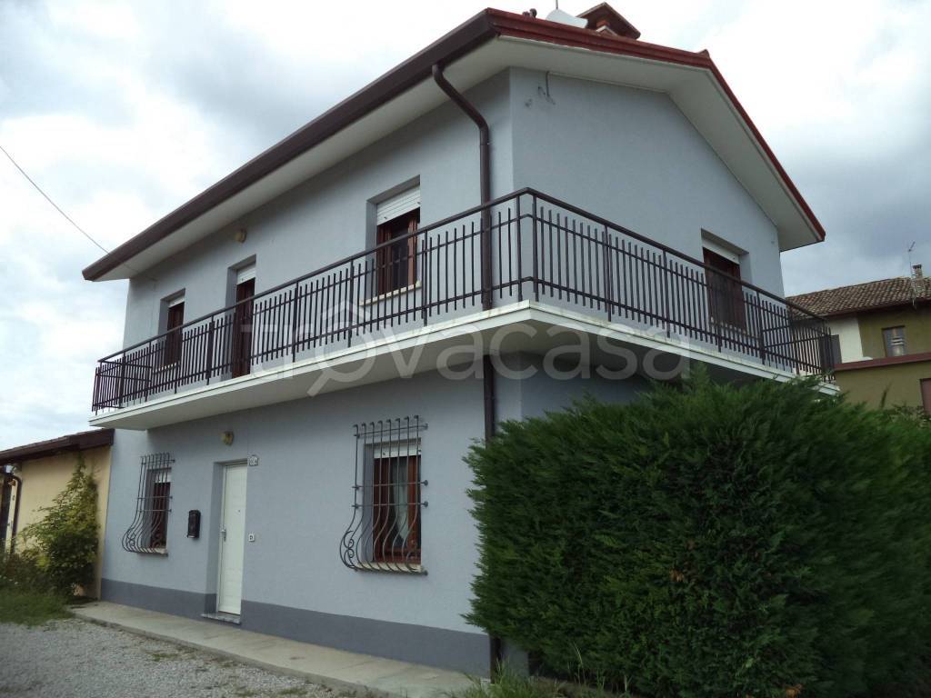 casa indipendente in vendita a Tavagnacco in zona Feletto Umberto