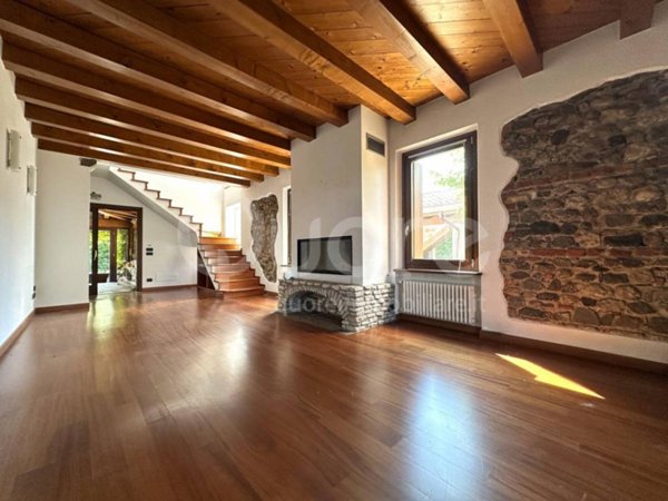 casa indipendente in vendita a Tavagnacco in zona Adegliacco