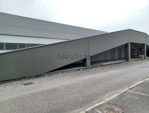 capannone in vendita a Tavagnacco