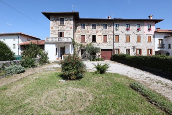 casa indipendente in vendita a Tavagnacco