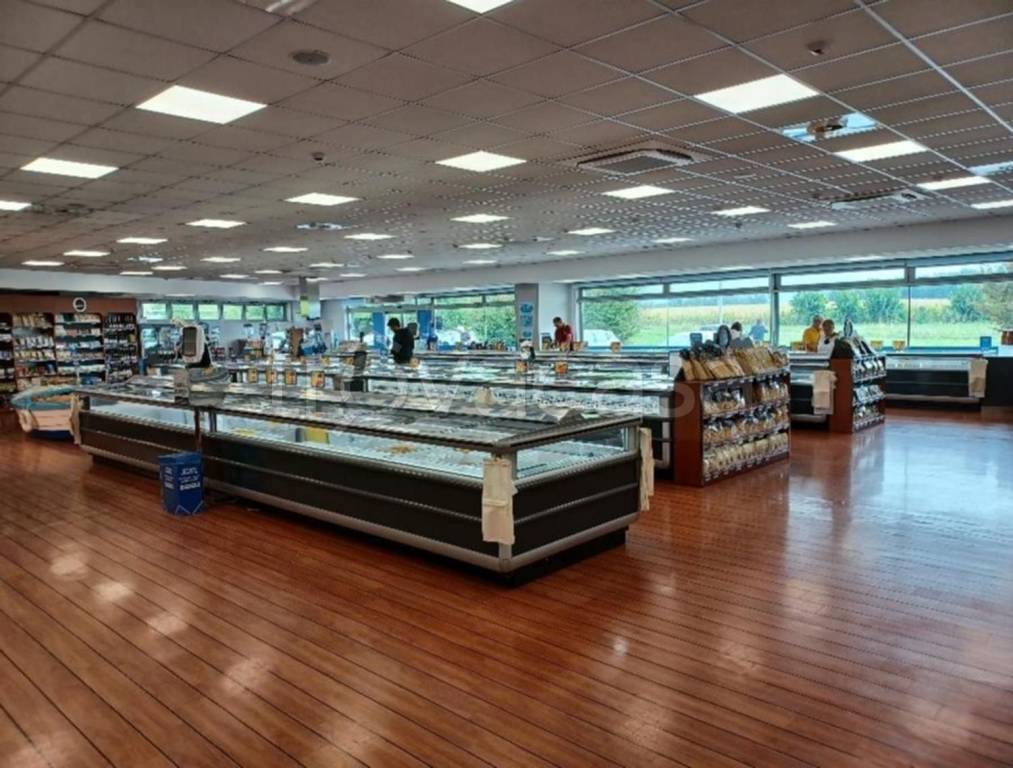 negozio in vendita a Tavagnacco