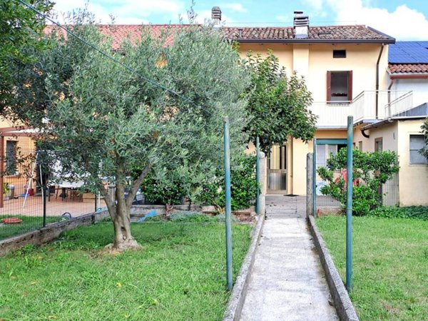 casa indipendente in vendita a Tavagnacco in zona Colugna
