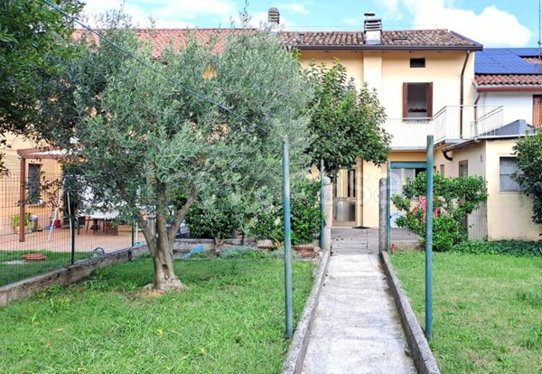 casa indipendente in vendita a Tavagnacco in zona Colugna