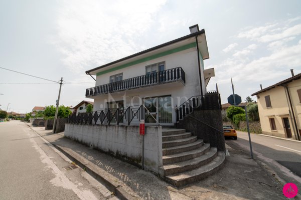 casa indipendente in vendita a Tavagnacco in zona Colugna