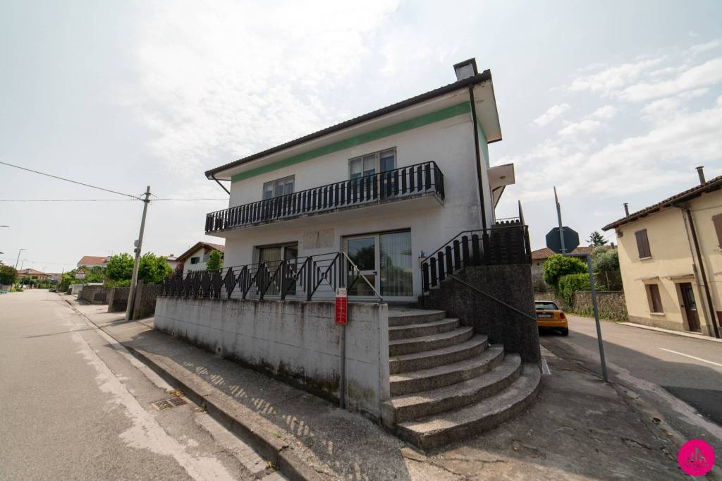 appartamento in vendita a Tavagnacco in zona Colugna