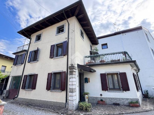 casa indipendente in vendita a Tavagnacco in zona Feletto Umberto