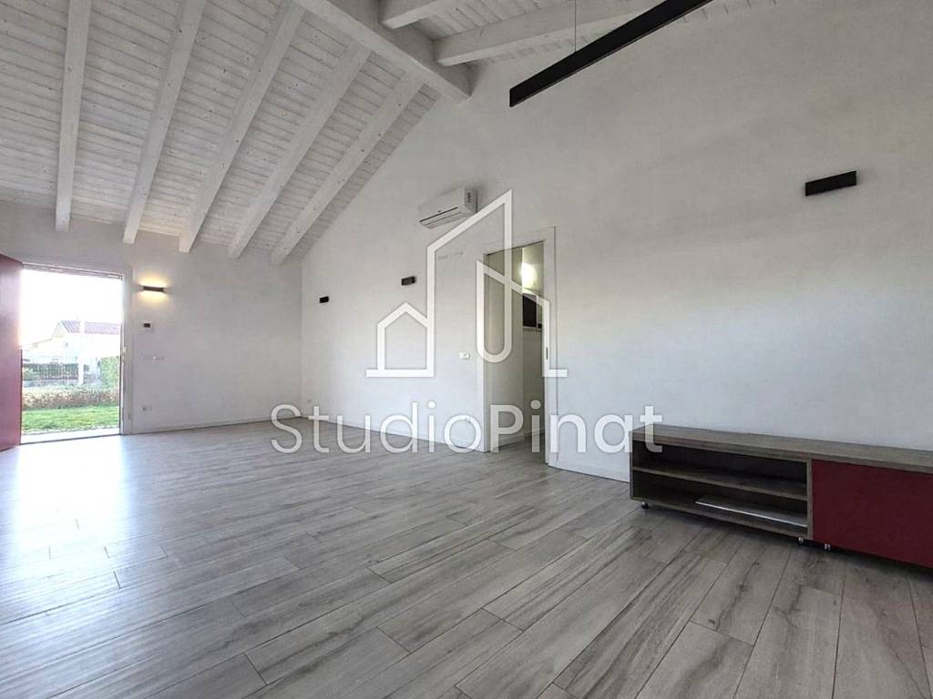 casa indipendente in vendita a Tavagnacco in zona Feletto Umberto