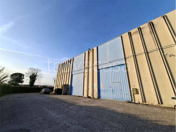 locale commerciale in vendita a Tavagnacco in zona Feletto Umberto