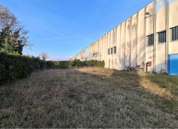 capannone in vendita a Tavagnacco