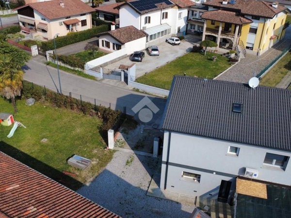 casa indipendente in vendita a Tavagnacco in zona Feletto Umberto