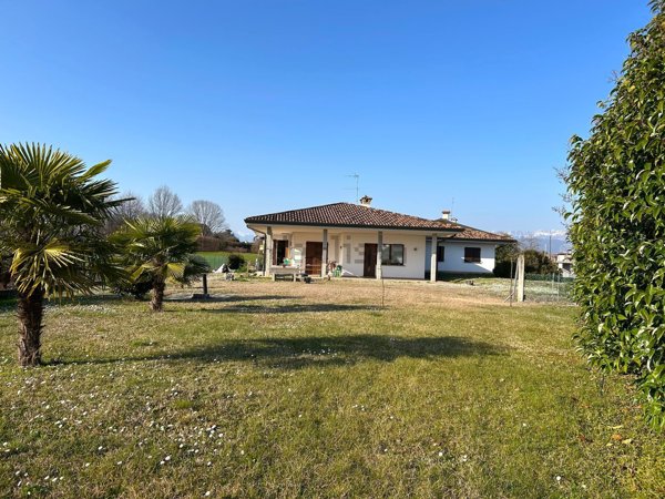 casa indipendente in vendita a Tavagnacco