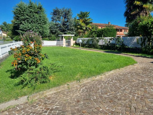 casa indipendente in vendita a Tavagnacco in zona Feletto Umberto