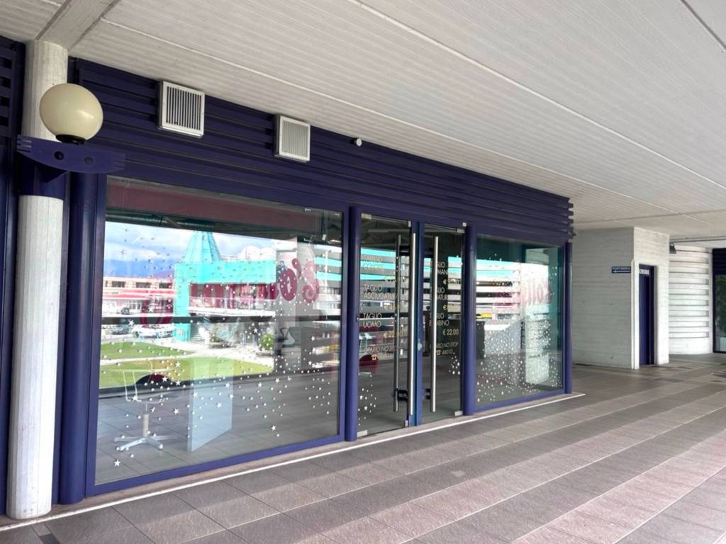 negozio in vendita a Tavagnacco in zona Feletto Umberto