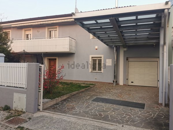 casa indipendente in vendita a Tavagnacco