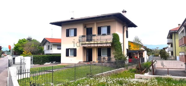 casa indipendente in vendita a Tavagnacco in zona Feletto Umberto