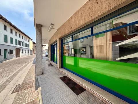 negozio in vendita a Tavagnacco in zona Feletto Umberto