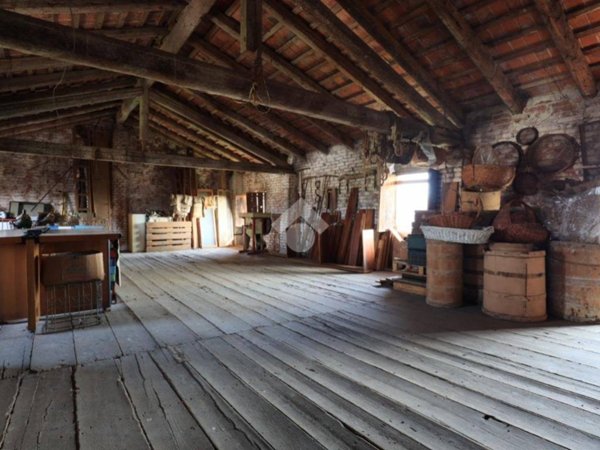 casa indipendente in vendita a Tavagnacco in zona Feletto Umberto