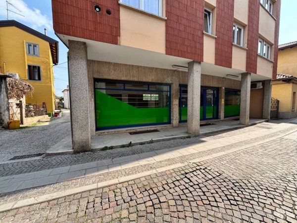 negozio in vendita a Tavagnacco in zona Feletto Umberto