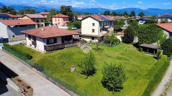 casa indipendente in vendita a Tavagnacco