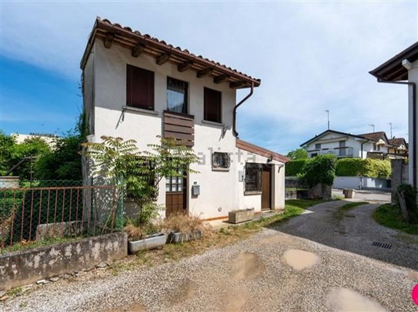 quadrivano in vendita a Tavagnacco in zona Colugna