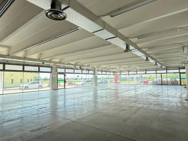 negozio in vendita a Tavagnacco in zona Feletto Umberto