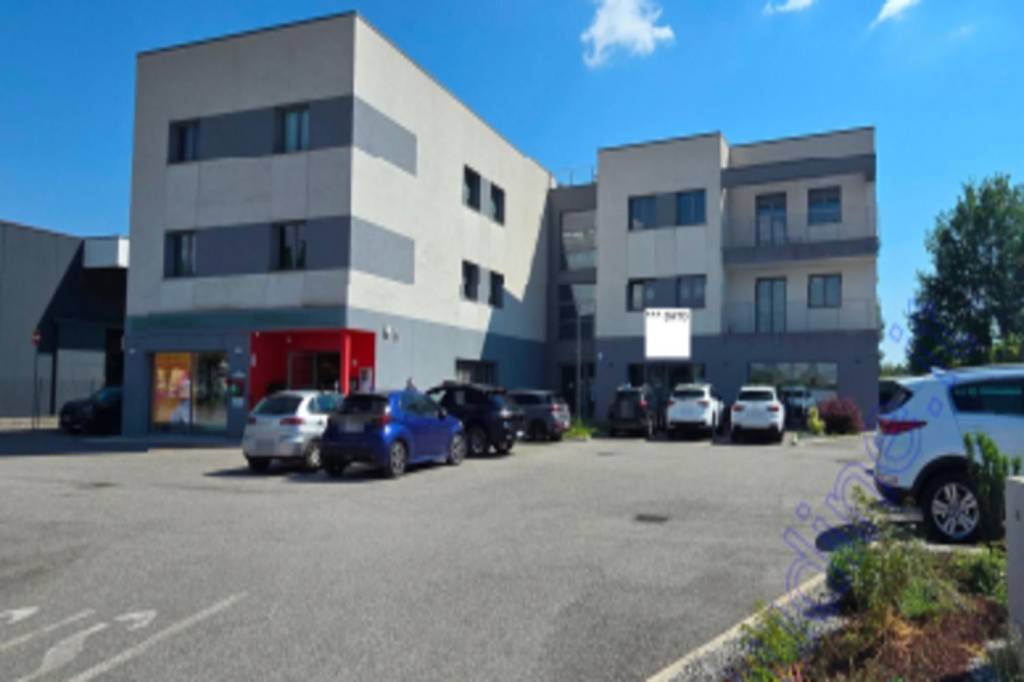 negozio in vendita a Tavagnacco in zona Feletto Umberto