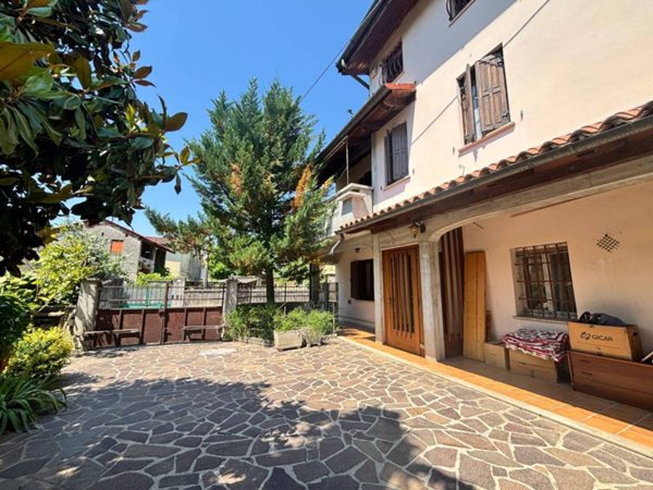 casa indipendente in vendita a Tavagnacco in zona Feletto Umberto