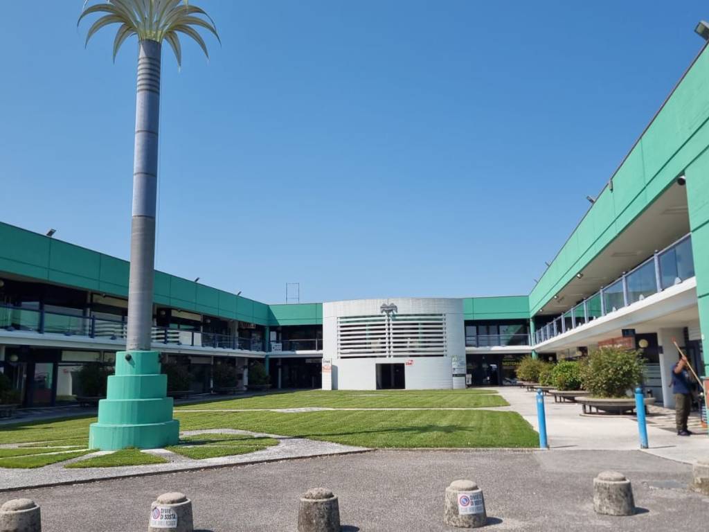 ufficio in vendita a Tavagnacco in zona Feletto Umberto
