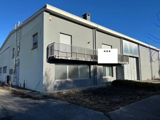 locale commerciale in vendita a Tavagnacco in zona Feletto Umberto