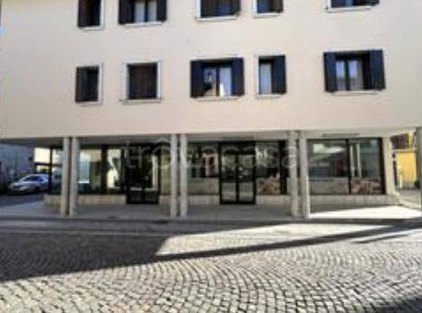 negozio in vendita a Tavagnacco in zona Feletto Umberto