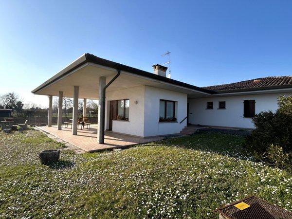 casa indipendente in vendita a Tavagnacco