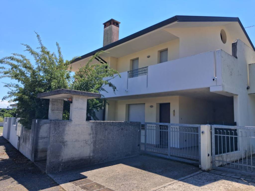casa indipendente in vendita a Tavagnacco in zona Branco