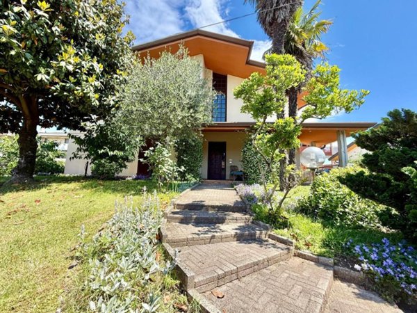 casa indipendente in vendita a Tavagnacco in zona Feletto Umberto