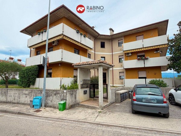 appartamento in vendita a Tavagnacco in zona Adegliacco