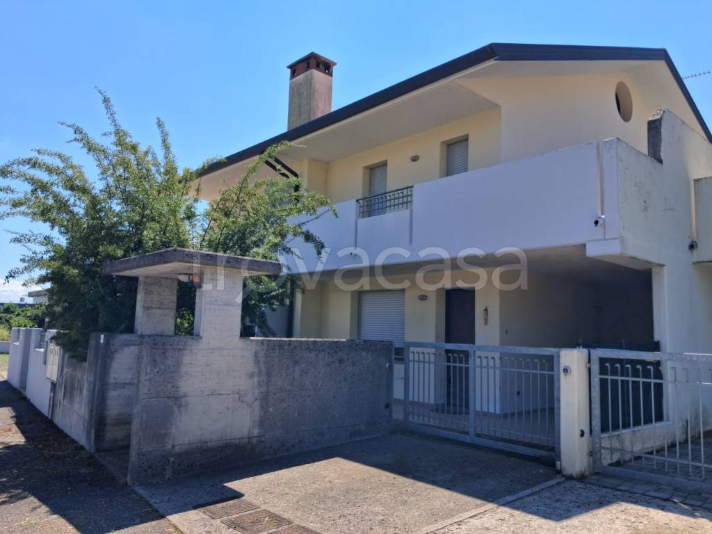 casa indipendente in vendita a Tavagnacco in zona Branco