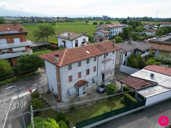 casa indipendente in vendita a Tavagnacco in zona Feletto Umberto