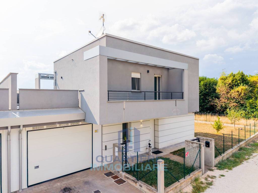 casa indipendente in vendita a Tavagnacco in zona Colugna