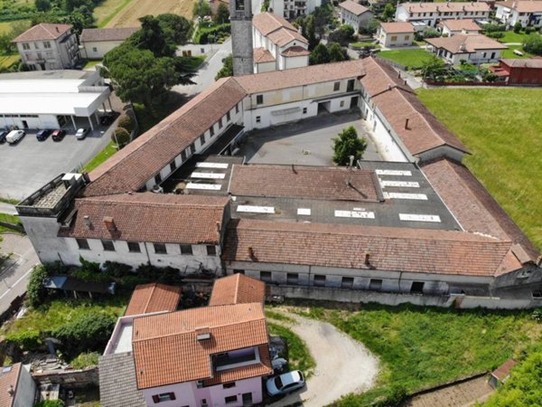 intera palazzina in vendita a Tavagnacco in zona Adegliacco