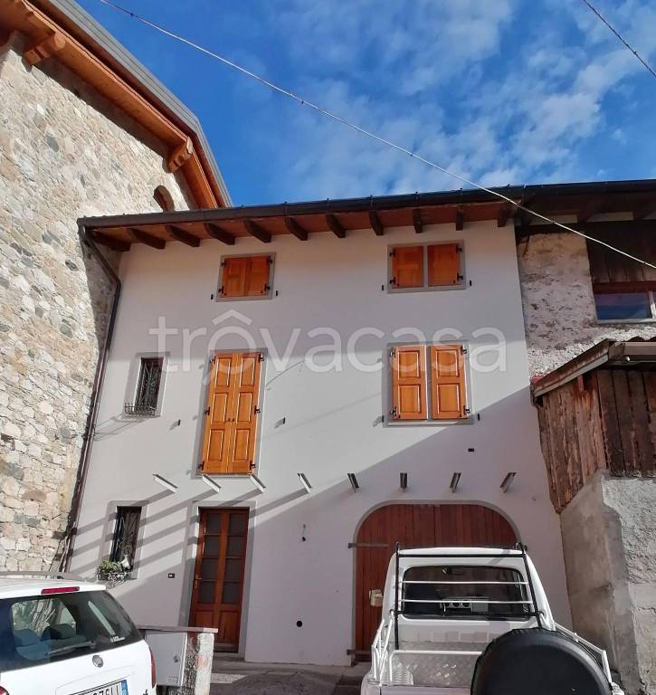 casa indipendente in vendita a Tolmezzo in zona Illegio