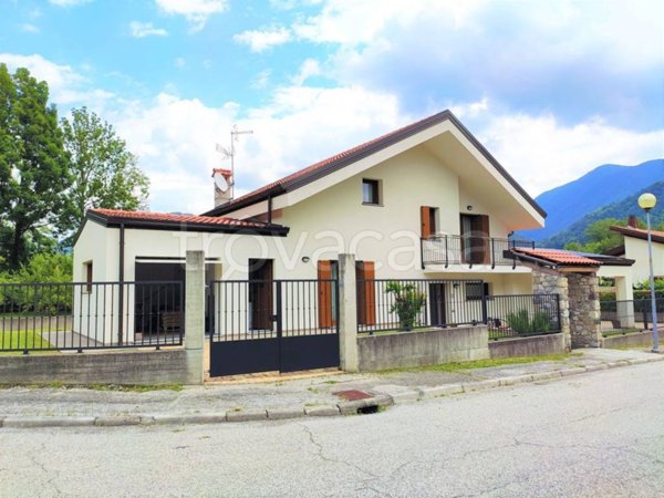 casa indipendente in vendita a Tolmezzo in zona Lorenzaso