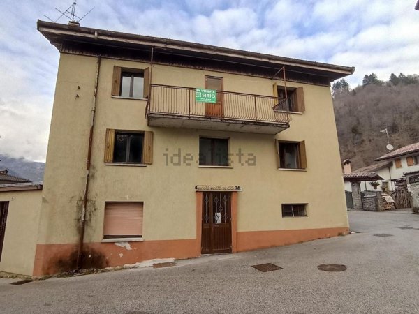 casa indipendente in vendita a Tolmezzo in zona Imponzo