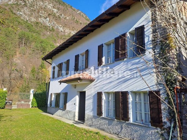 casa indipendente in vendita a Tolmezzo