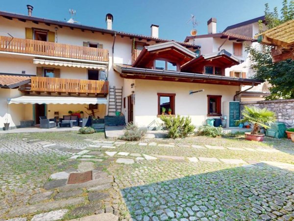 casa indipendente in vendita a Tolmezzo