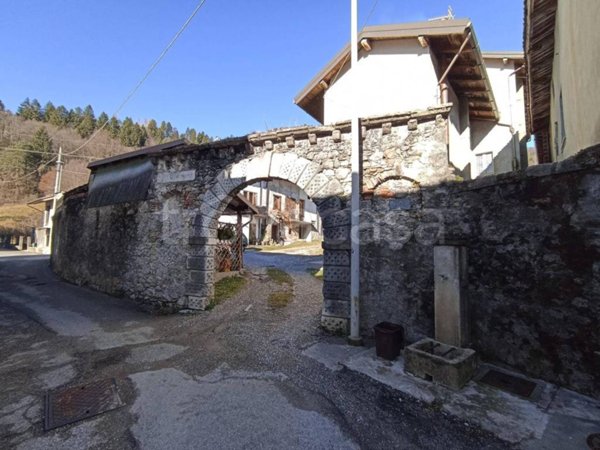 casa indipendente in vendita a Tolmezzo in zona Terzo
