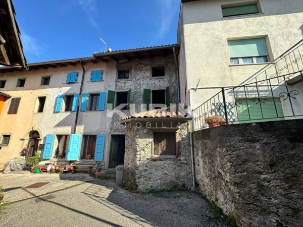 casa indipendente in vendita a Tolmezzo in zona Imponzo