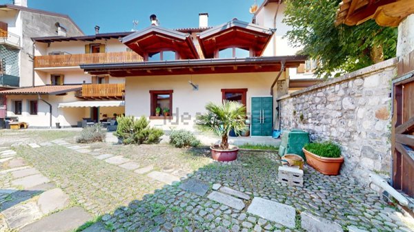 casa indipendente in vendita a Tolmezzo