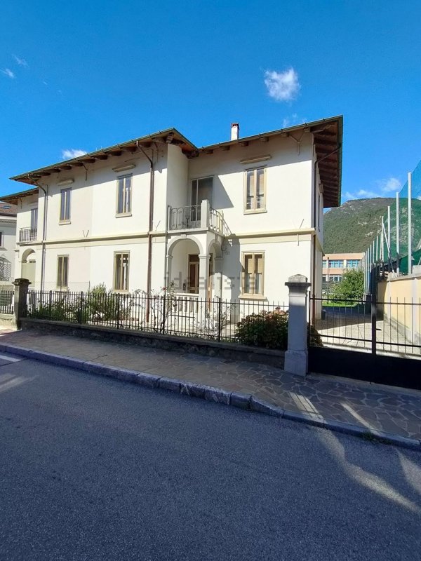 casa indipendente in vendita a Tolmezzo