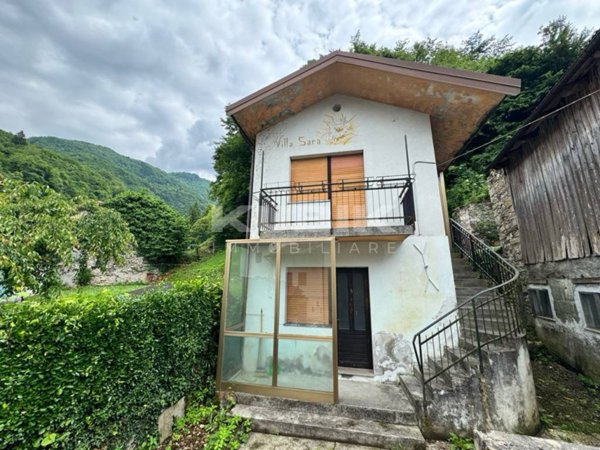 casa indipendente in vendita a Tolmezzo in zona Imponzo